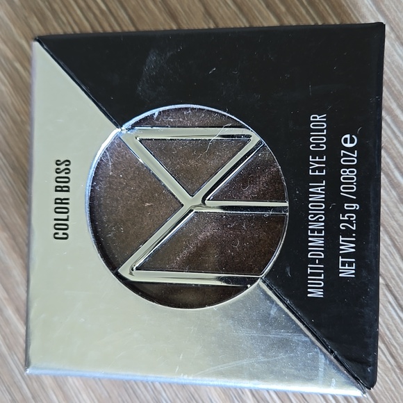 NEW IL Makiage Color Boss Eyeshadow in NEWS FLASH - Picture 3 of 4